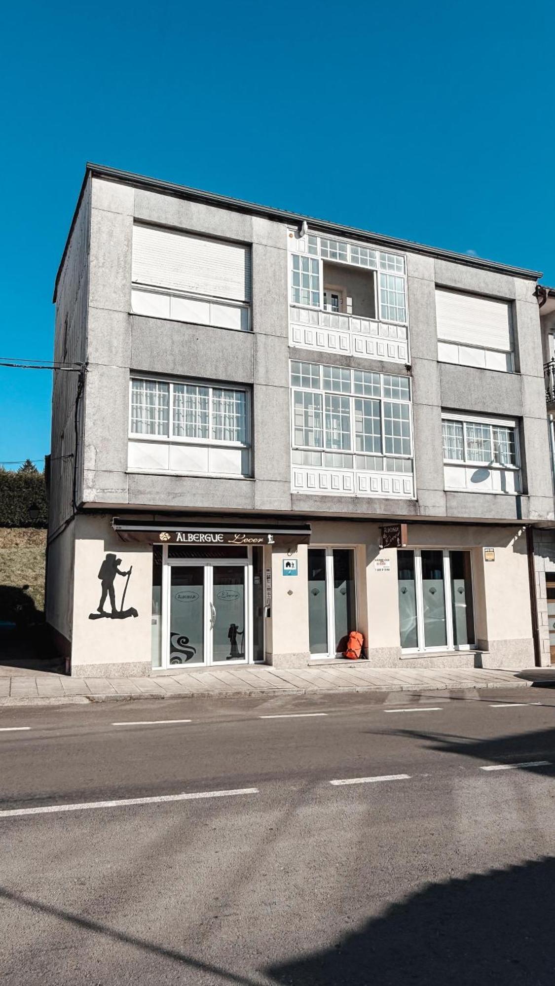 Albergue Lecer Sobrado Porta Exterior foto